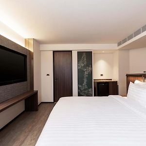 Zimmer mit Kingsize-Bett